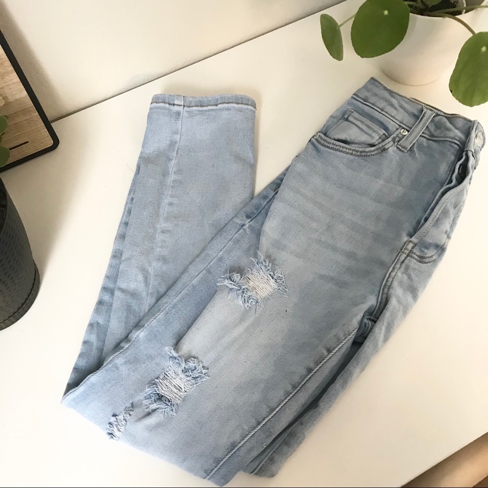 Super cute blue forever 21 mom jeans ✨